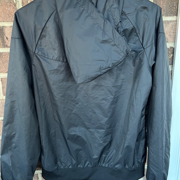 EUC NIKE Women’s XS Windrunner - Picture 3 of 8